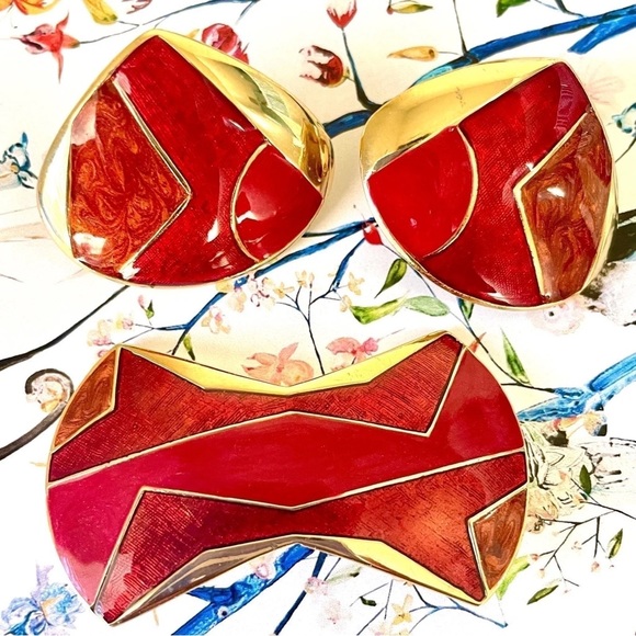 EARRINGS CLIPON BROOCH PIN GOLD TONE VINTAGE RETRO RED ENAMEL WOMENS EARRINGS - Picture 5 of 6